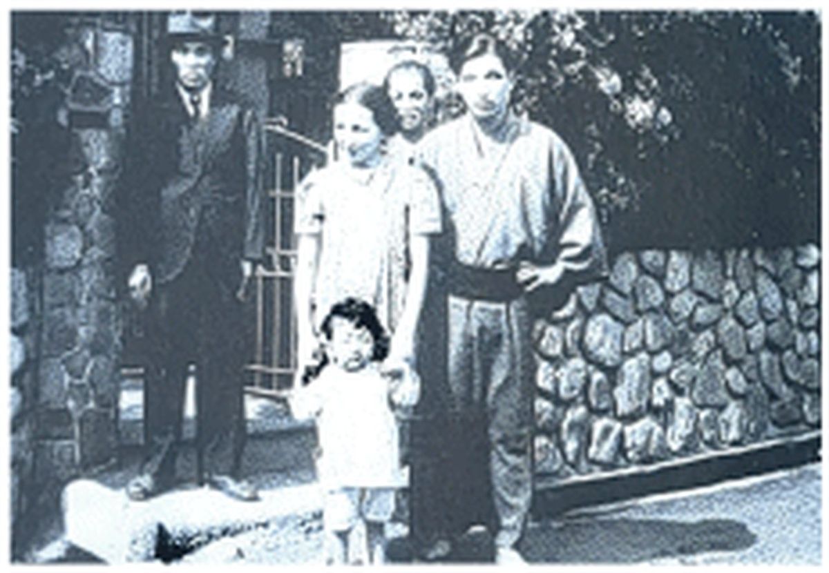 尼崎の自宅前で